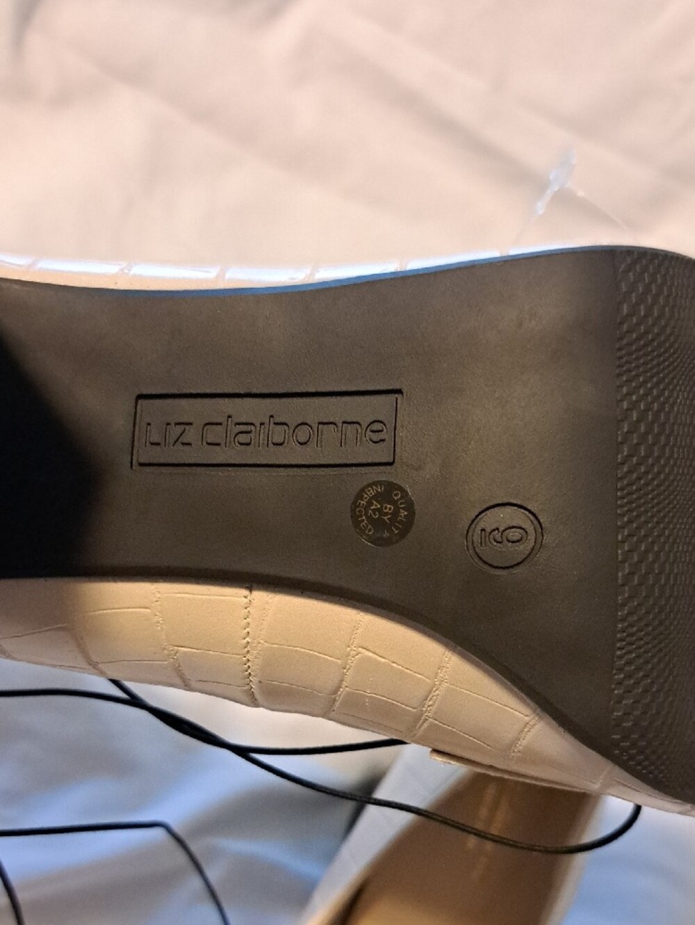 Liz Claiborne Cream Croc-Embossed Block Heel Loafers with Gold Hardware - Picture 5 of 7